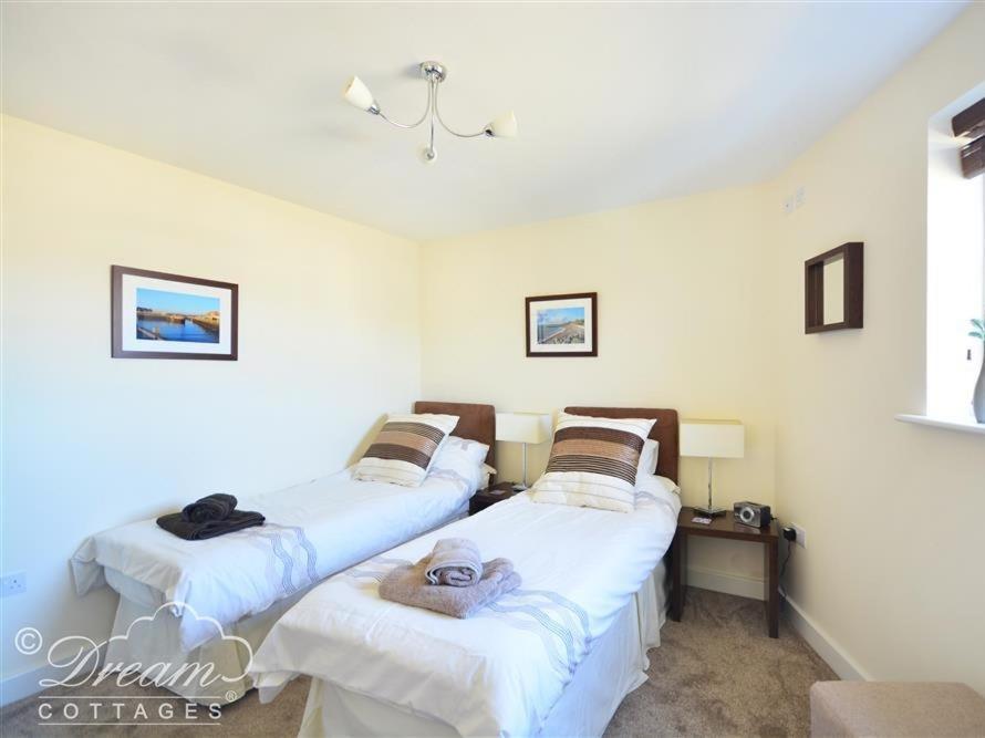 The Boardwalk Villa West Bay Exterior photo